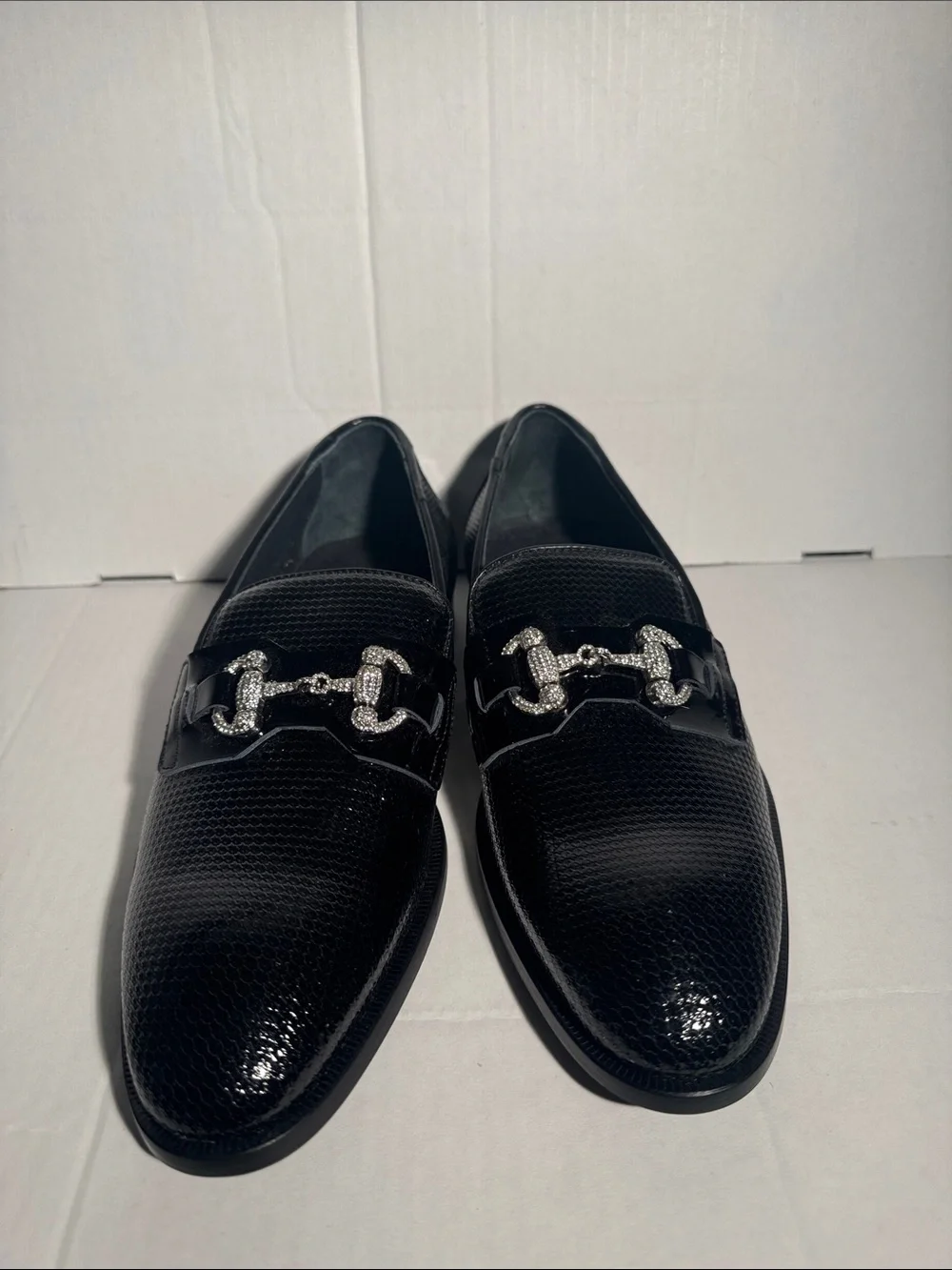 NEW Giovanni Conti continental loafers with rhinestone. Size 7 or EU 40